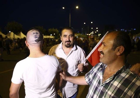 Erdoğan'ın portresini kalfasının başına resmetti 6