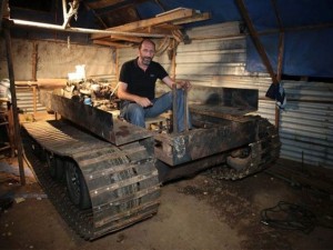 Darbecilere kızdı 'tank' yaptı