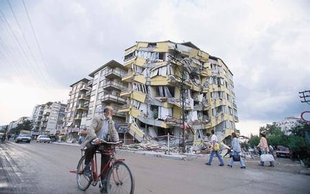 Marmara Depremi'nin 17.yıldönümü 8