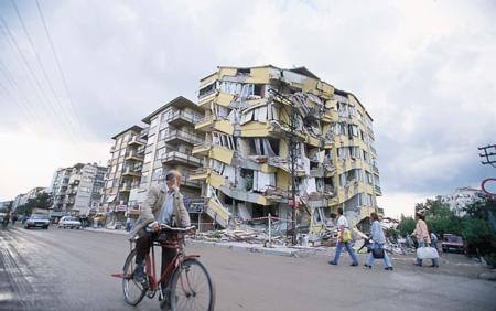 Marmara Depremi'nin 17.yıldönümü 8