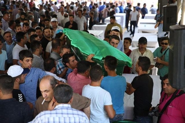 Çocuk bombacıyla çocukları katlettiler 13