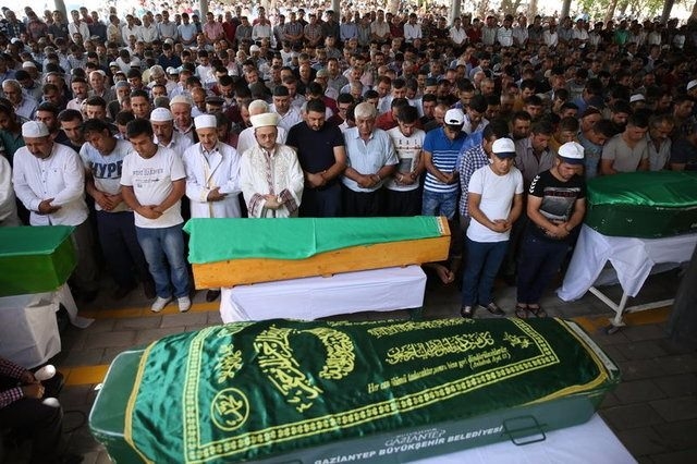 Çocuk bombacıyla çocukları katlettiler 17