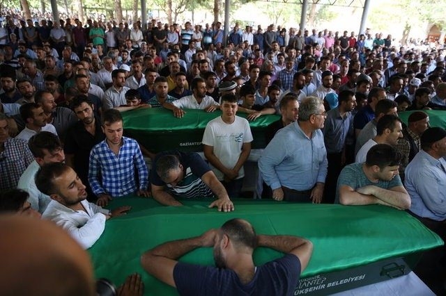 Çocuk bombacıyla çocukları katlettiler 21