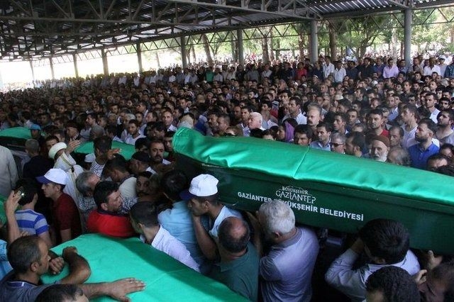 Çocuk bombacıyla çocukları katlettiler 27