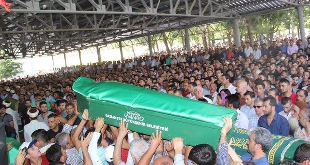 Çocuk bombacıyla çocukları katlettiler 28