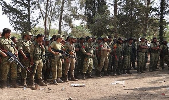 Kollarındaki kırmızı ve mavi bantlar ne anlama geliyor? 11