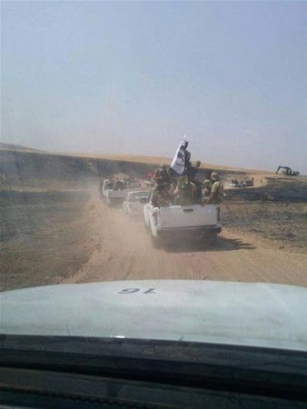 Kollarındaki kırmızı ve mavi bantlar ne anlama geliyor? 19