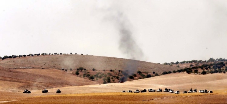 Kollarındaki kırmızı ve mavi bantlar ne anlama geliyor? 21