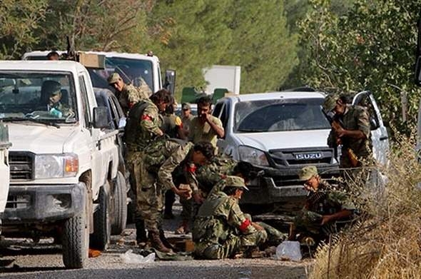 Kollarındaki kırmızı ve mavi bantlar ne anlama geliyor? 9