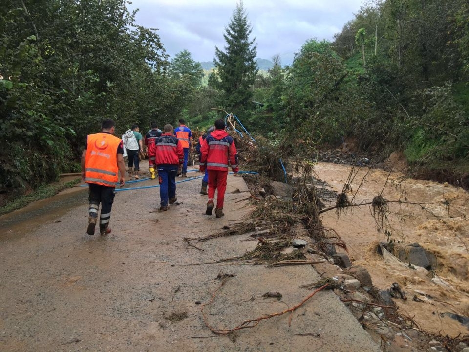RİKE ve UMKE mahsur kalan 9 vatandaşı kurtardı 10