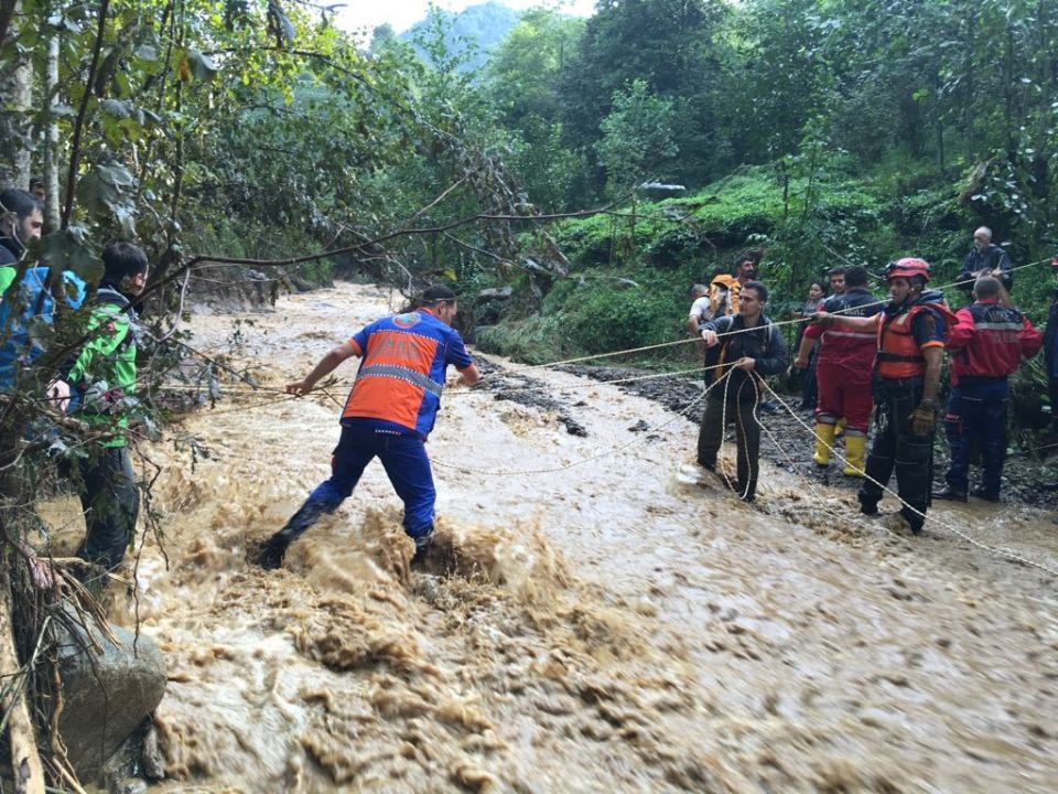 RİKE ve UMKE mahsur kalan 9 vatandaşı kurtardı 11