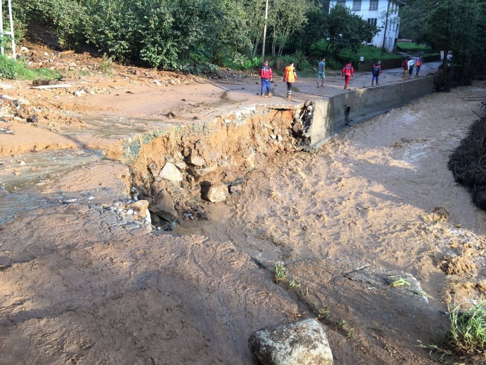 RİKE ve UMKE mahsur kalan 9 vatandaşı kurtardı 14