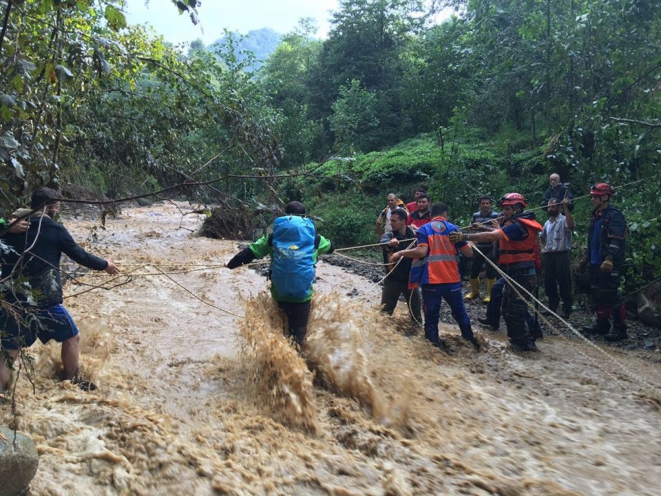 RİKE ve UMKE mahsur kalan 9 vatandaşı kurtardı 17