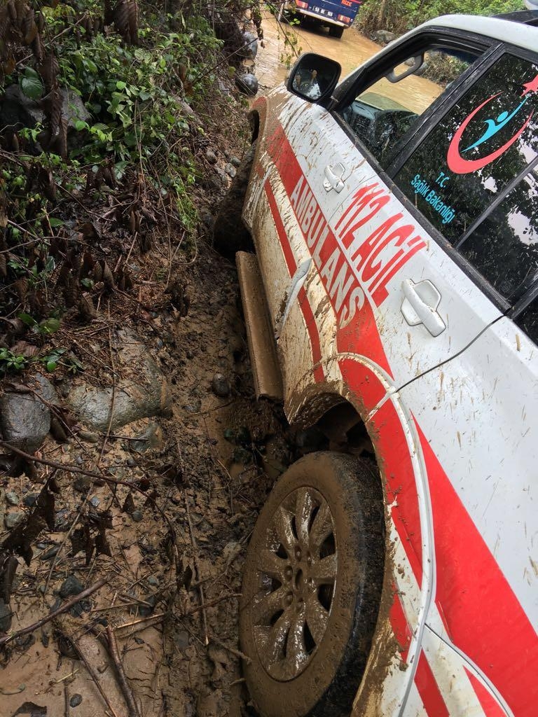 RİKE ve UMKE mahsur kalan 9 vatandaşı kurtardı 3