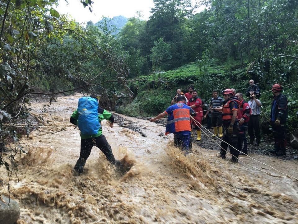 RİKE ve UMKE mahsur kalan 9 vatandaşı kurtardı 5