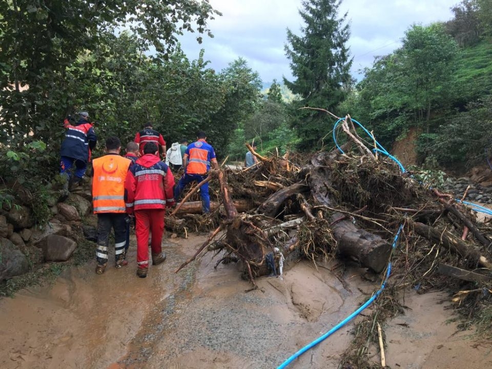 RİKE ve UMKE mahsur kalan 9 vatandaşı kurtardı 9