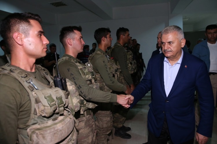 Binali Yıldırım Çukurca Tugay'ını ziyaret etti 10