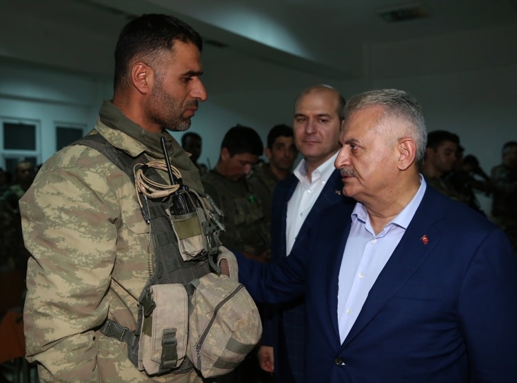 Binali Yıldırım Çukurca Tugay'ını ziyaret etti 8