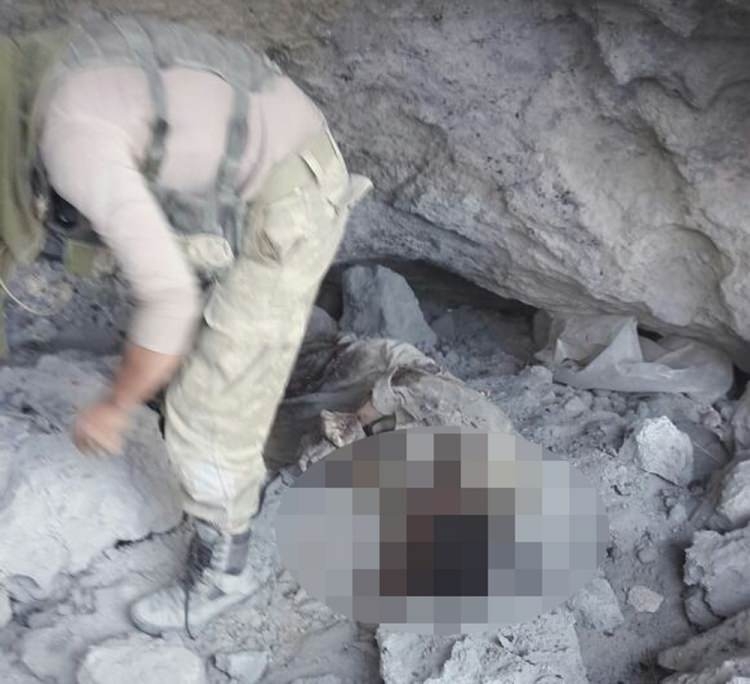 PKK'lı cesetleri etrafa saçılmış! 1