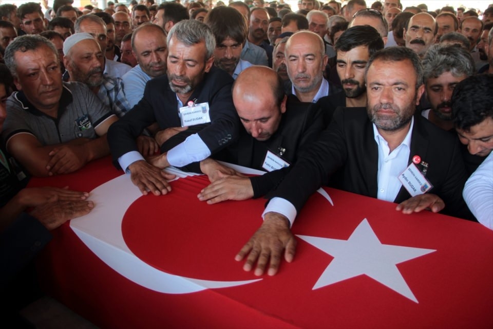 Türkiye şehitlerini uğurluyor 56