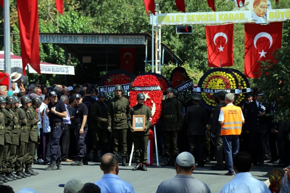 Türkiye şehitlerini uğurluyor 71
