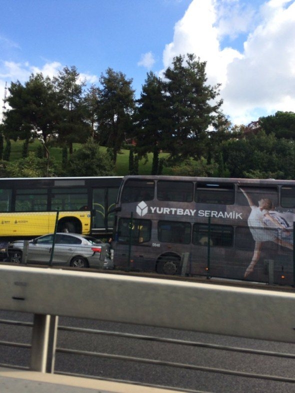 Metrobüs D-100'e girip kaza yaptı 7