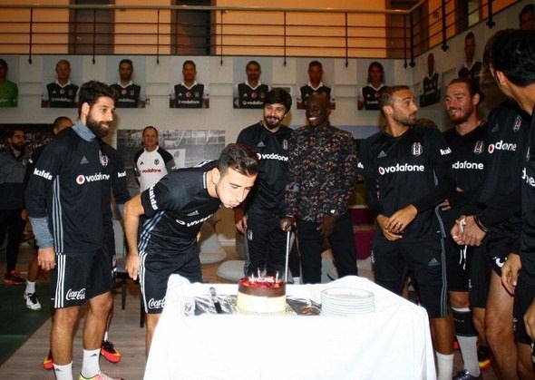 G.Saray maçı öncesi Beşiktaş'a büyük sürpriz! 3