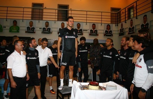 G.Saray maçı öncesi Beşiktaş'a büyük sürpriz! 7