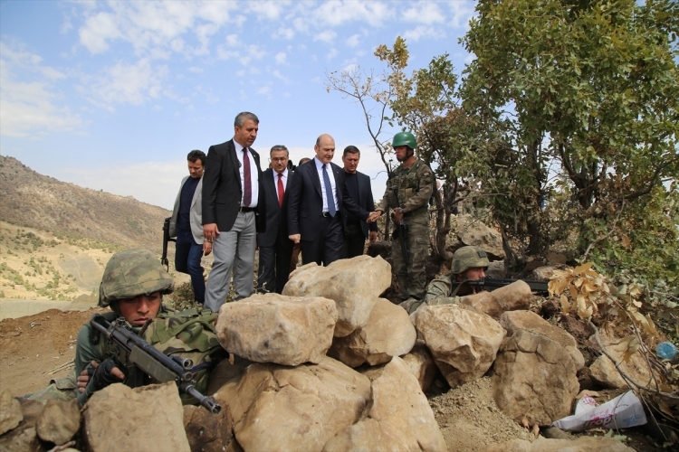 İçişleri Bakanı Soylu, o bölgeyi inceledi 12