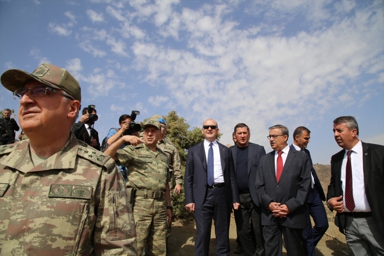 İçişleri Bakanı Soylu, o bölgeyi inceledi 16