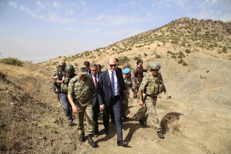 İçişleri Bakanı Soylu, o bölgeyi inceledi 17