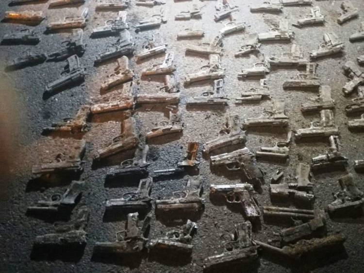 İstanbul'da boş arazide çok sayıda tabanca bulundu 6