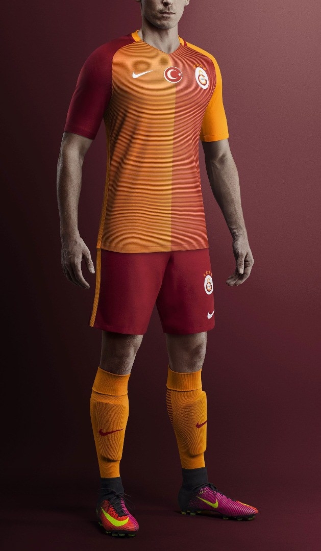 Galatasaray mor formasını tanıttı 12