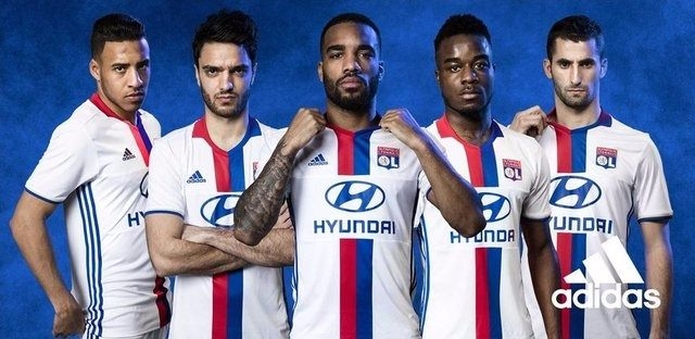 Galatasaray mor formasını tanıttı 69