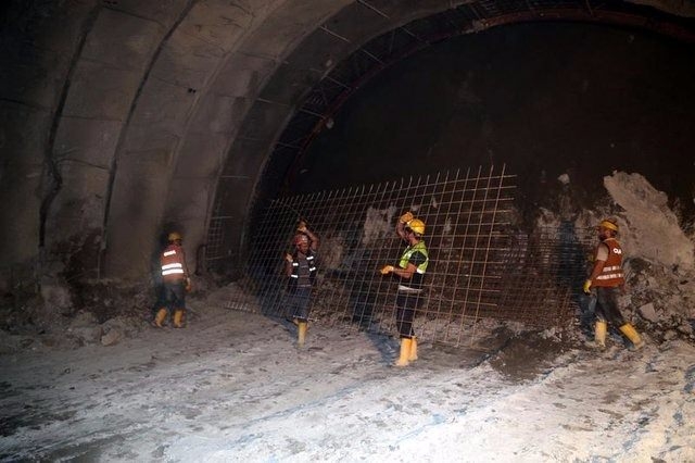 Ovit Tüneli'nde ışık göründü 14