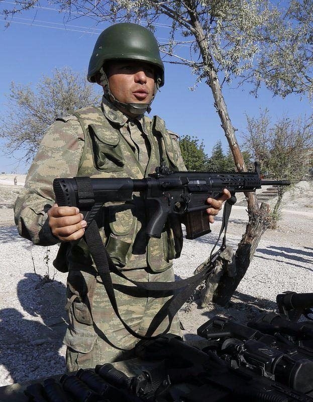 Mehmetçik'in yeni tüfeği 'MPT-76' 15