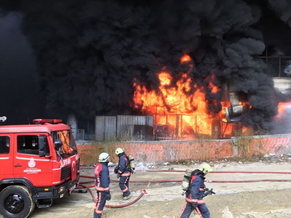 Bayrampaşa'da büyük yangın 13