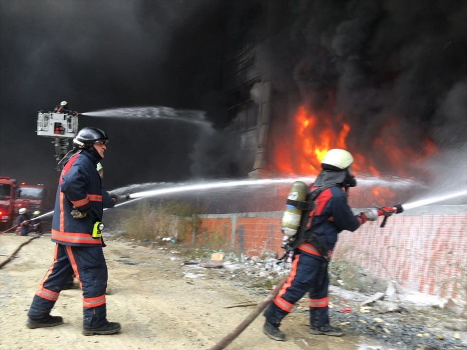 Bayrampaşa'da büyük yangın 7