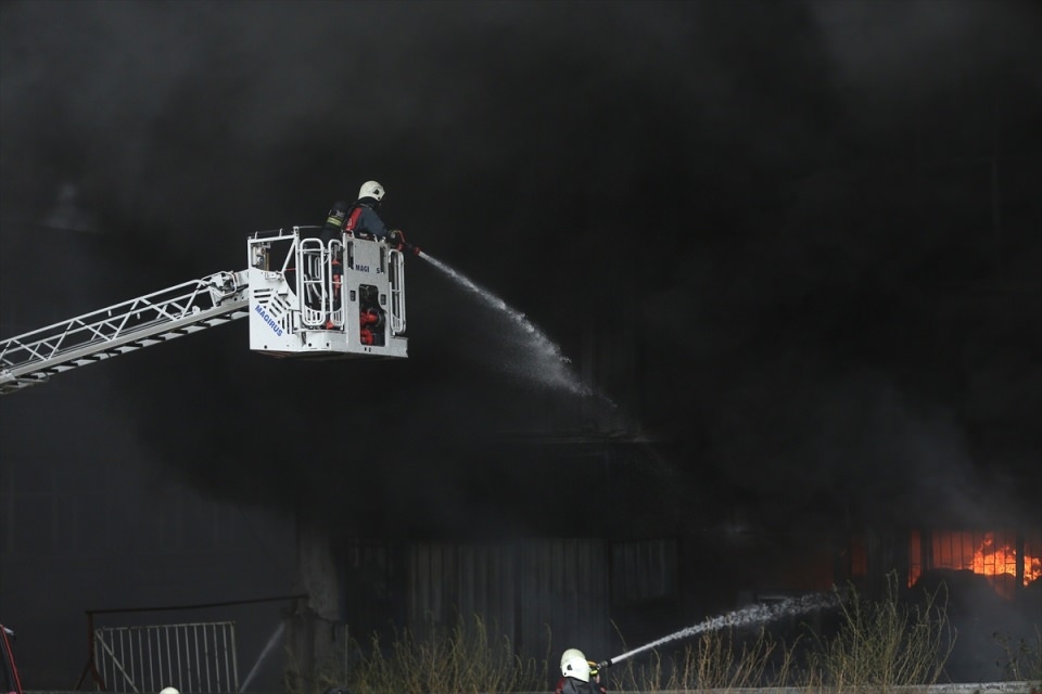 Bayrampaşa'da büyük yangın 8