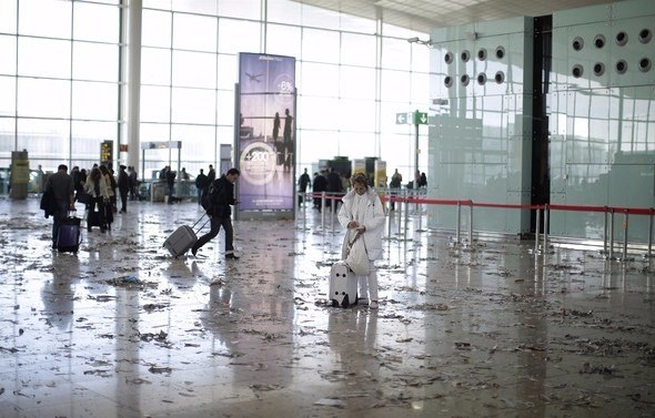 Turistik havalimanında şok! Çöpten yürünmüyor 6