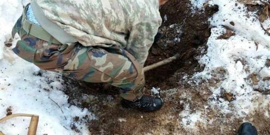Toprak altından PKK silahları çıktı