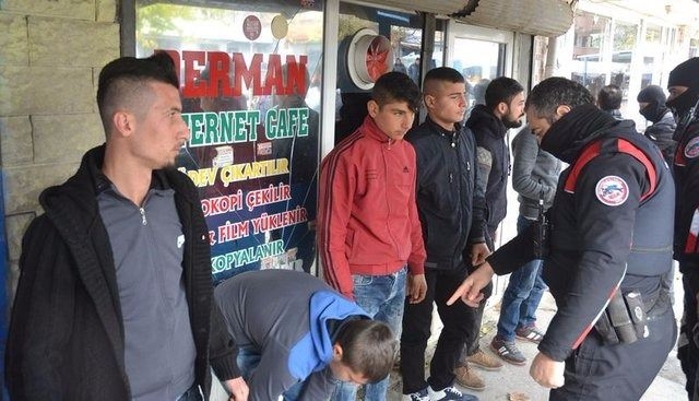 Adana'da bin polisle 'Huzur' uygulaması 20