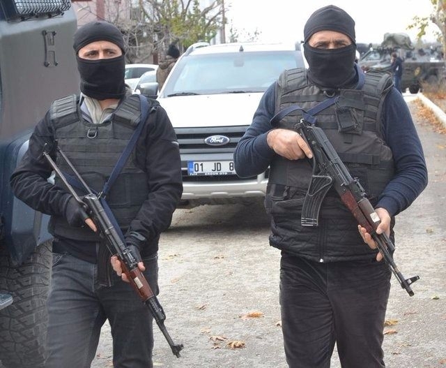 Adana'da bin polisle 'Huzur' uygulaması 25