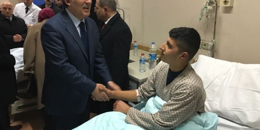 Gül ve bakanlar yaralı askerleri ziyaret etti