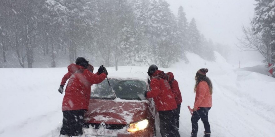 Yılbaşı için gitmişlerdi: 100 araç mahsur kaldı!