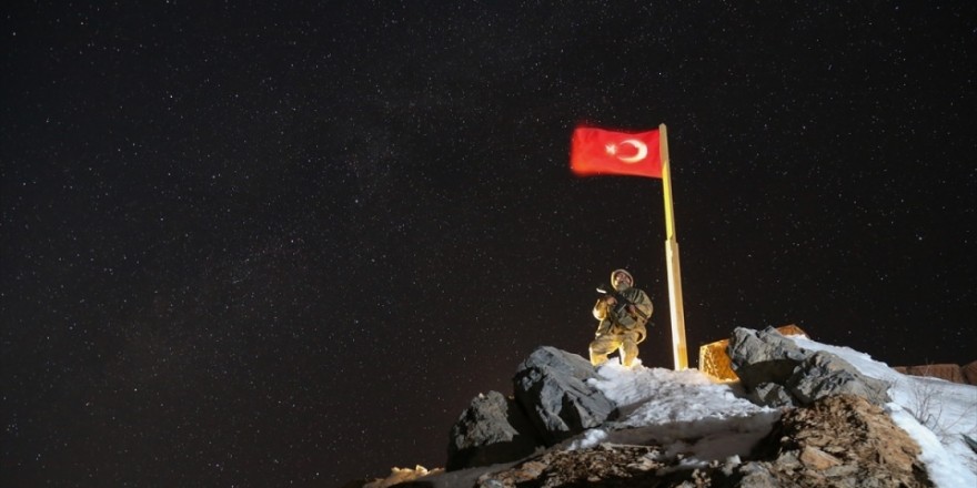 Yeni yıla vatan için elleri tetikte giriyorlar