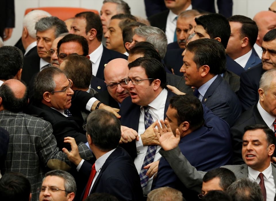 Meclis'te yaşanan kavganın fotoğrafları 16