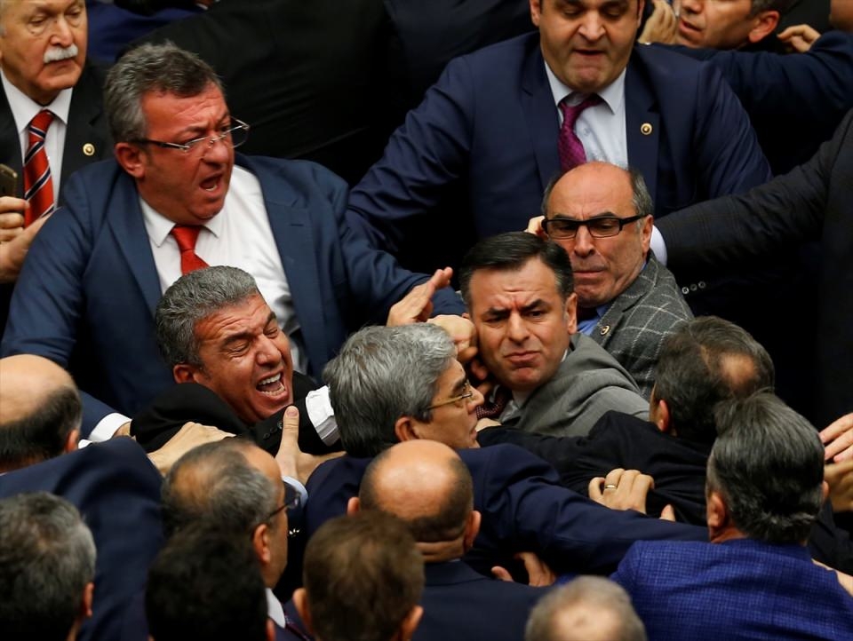 Meclis'te yaşanan kavganın fotoğrafları 19