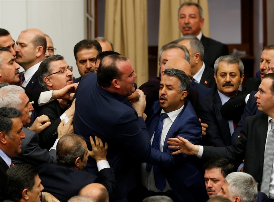 Meclis'te yaşanan kavganın fotoğrafları 21