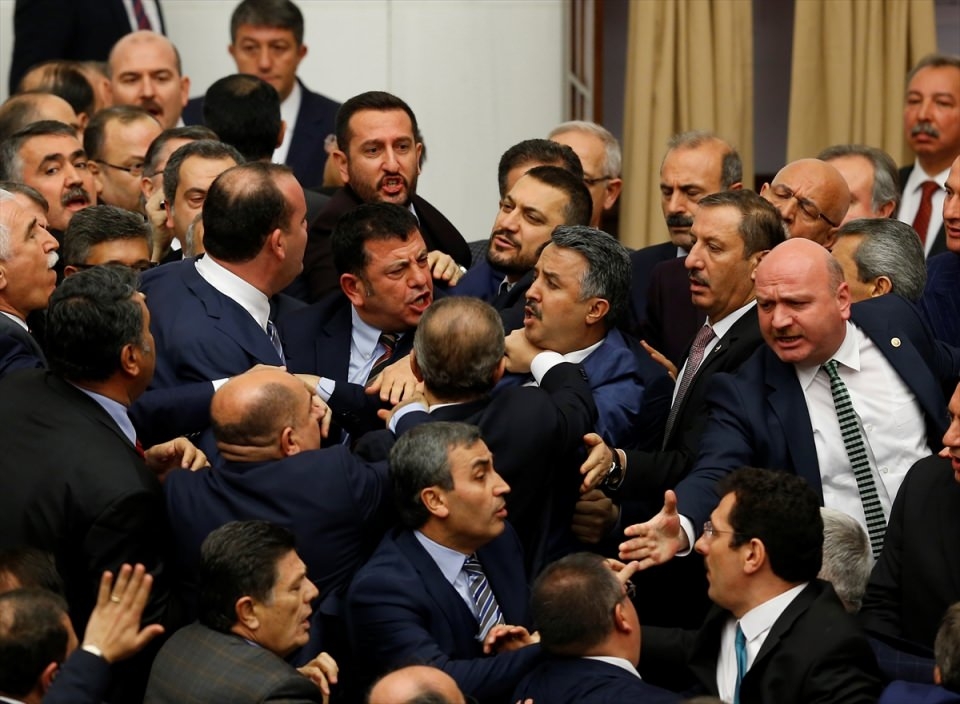 Meclis'te yaşanan kavganın fotoğrafları 23